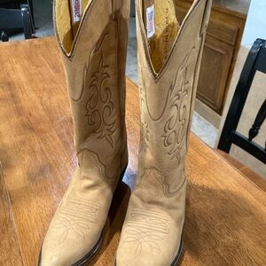 Stylish Tan Western Nocona Heeled Boots